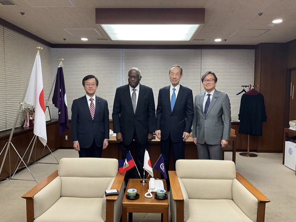 ハイチ共和国全権大使が港区議会を表敬訪問
